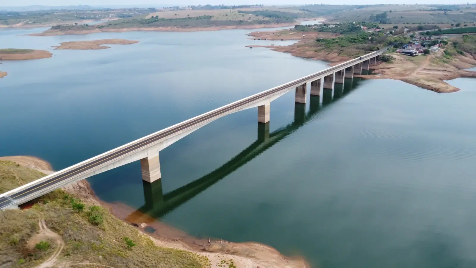 Gerenciamento e Inspeção de pontes e viadutos: imagem com uma grande ponte